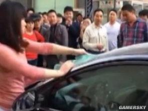 车祸当天老婆却陪着初恋砸金蛋,初恋重逢砸金蛋，妻子却默默守护